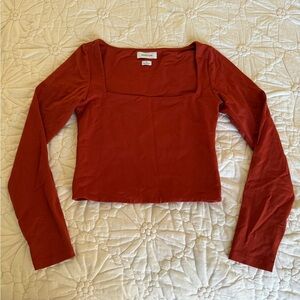 Babaton
Contour Squareneck Longsleeve